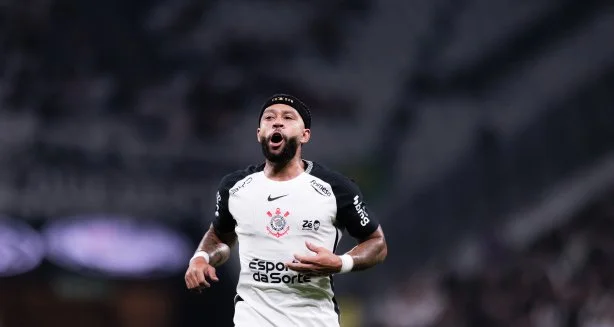 Memphis Depay enfrenta sequência sem gols no Corinthians em confronto contra Coritiba