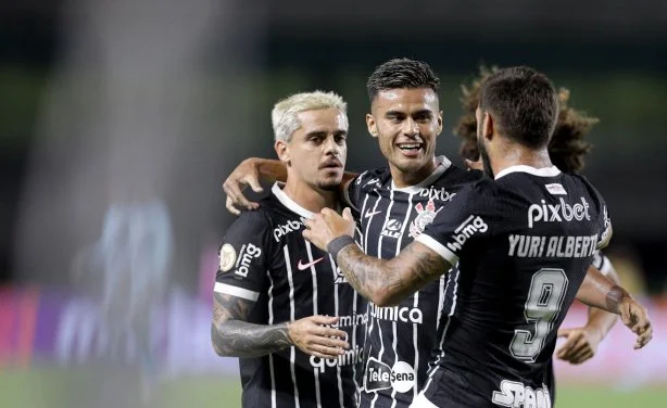Corinthians enfrenta o Coritiba para manter invencibilidade de quase 15 anos