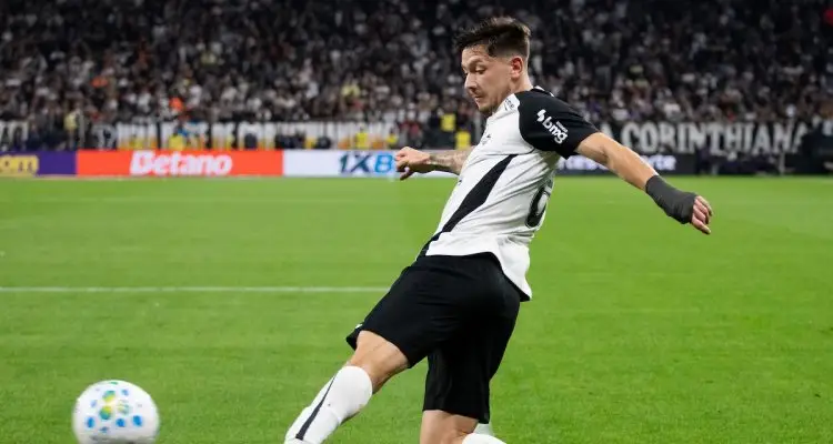 Corinthians perde para o Coritiba após 15 anos e mantém posição baixa no Brasileirão