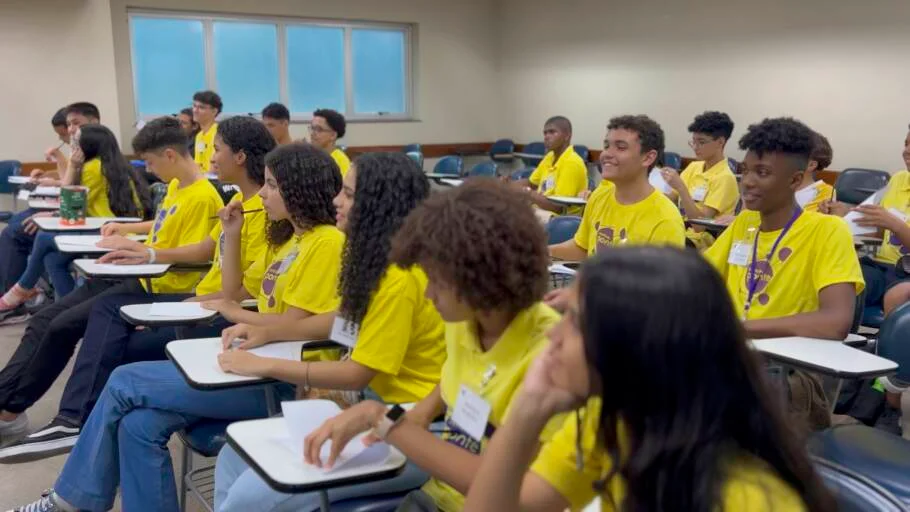 Instituto Ponte abre inscrições para bolsas a estudantes de escolas públicas