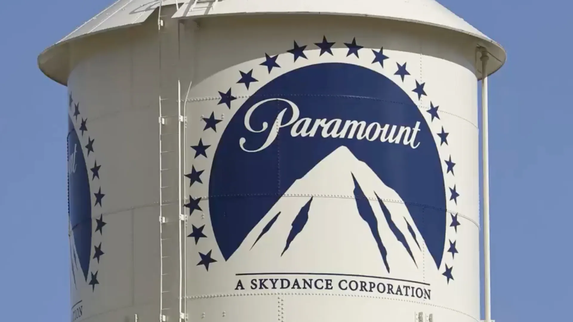 Senadores dos EUA classificam fusão Paramount-Warner Bros. como ameaça à segurança nacional