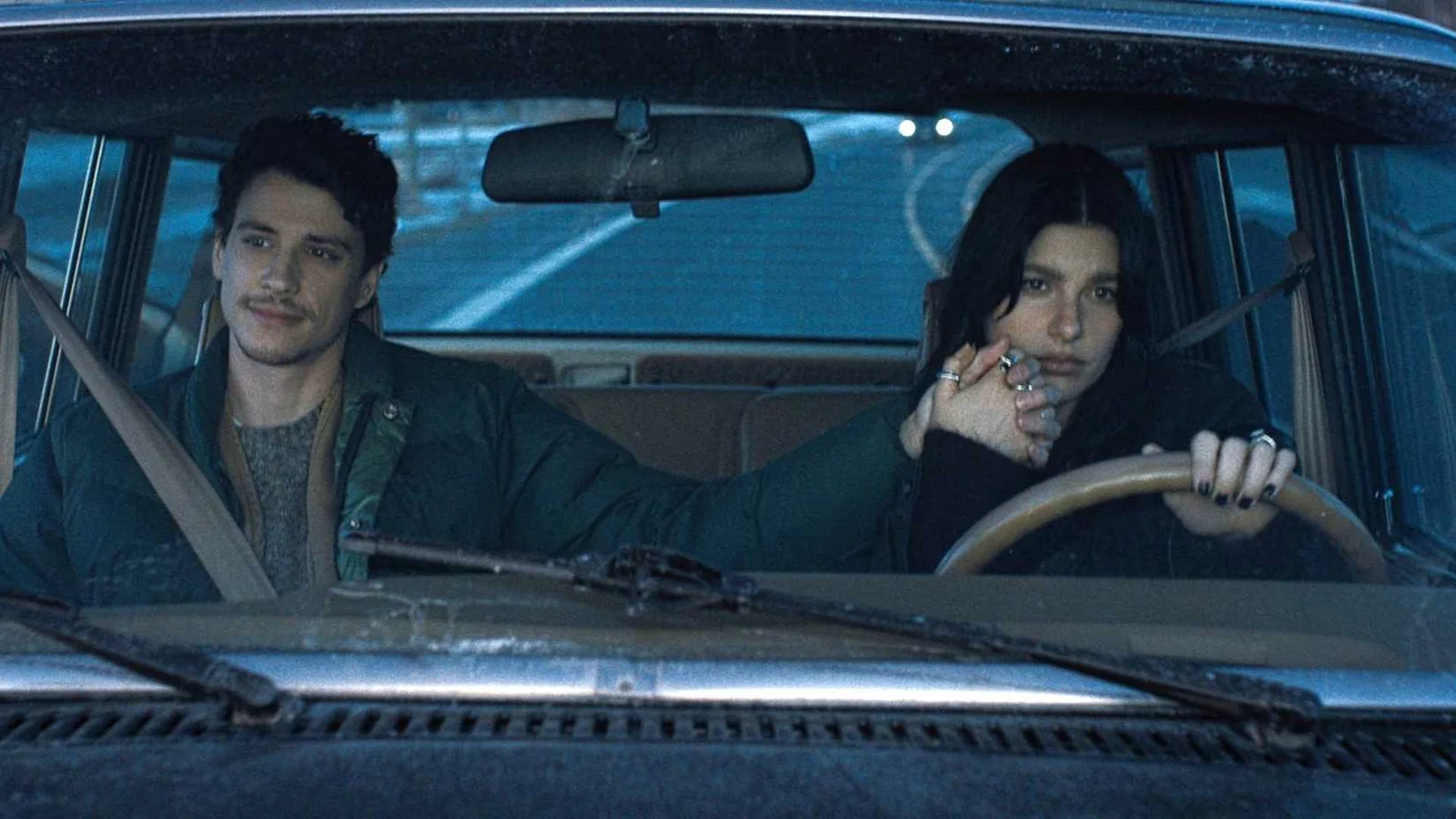 Série “Something Very Bad Is Going to Happen” mistura drama familiar e suspense com resultados variáveis