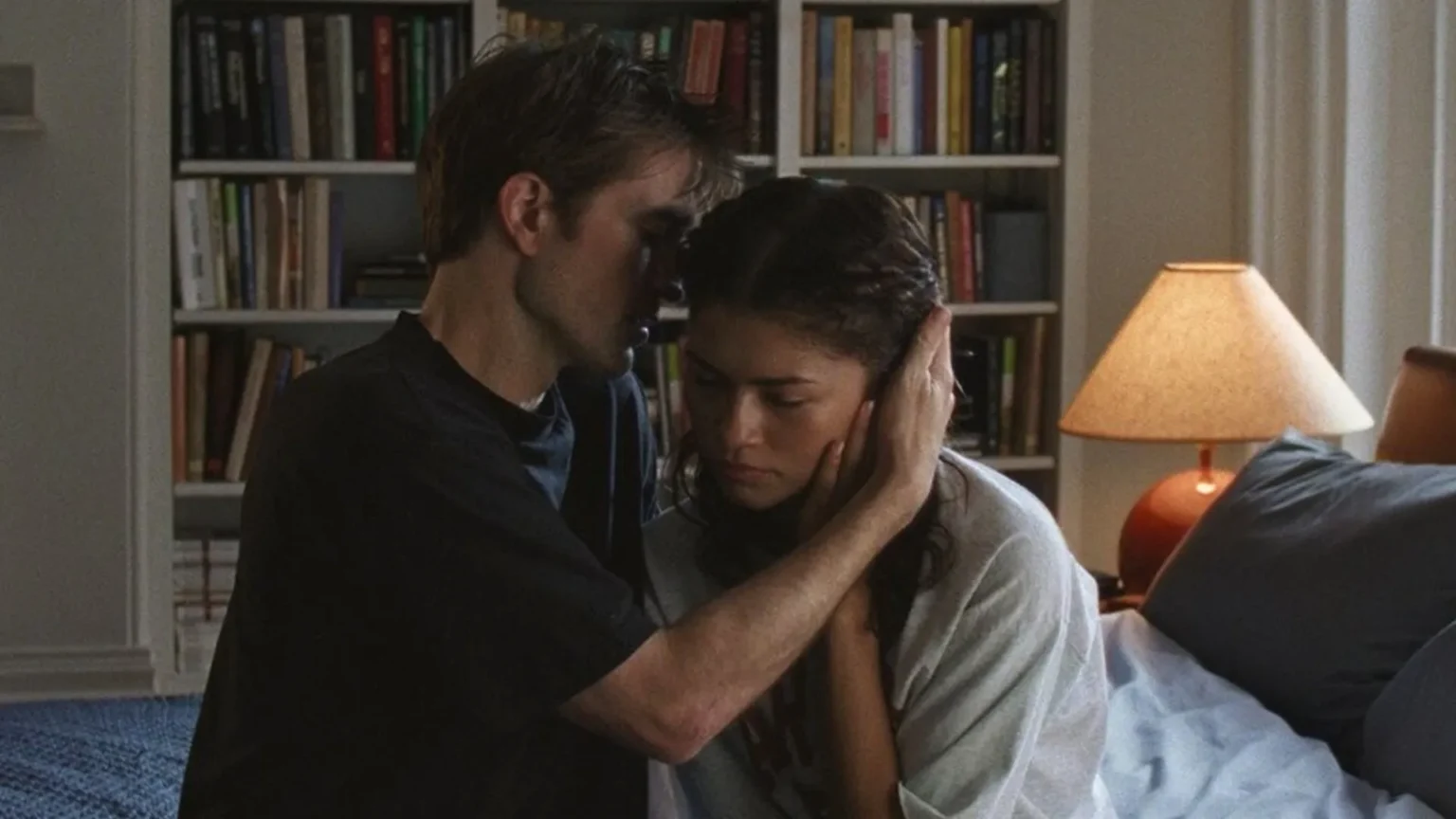 Polêmica cerca novo filme de Robert Pattinson e Zendaya após revelação de texto polêmico do diretor