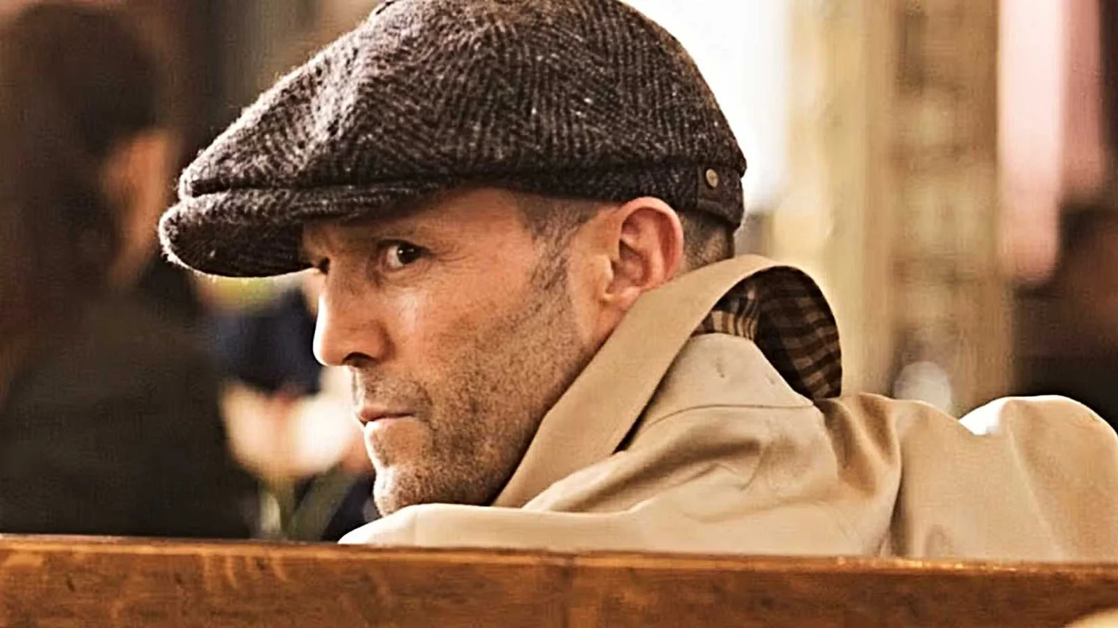 Jason Statham revela seu lado cômico em “Spy” com uma fala que desconstrói sua imagem de astro de ação