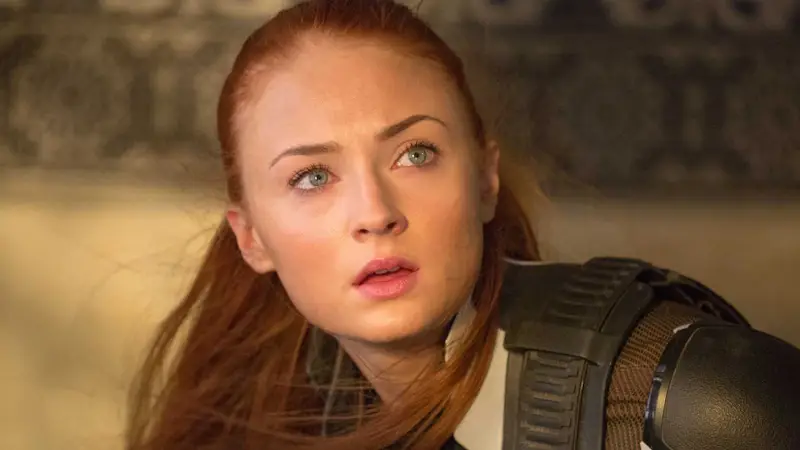 Sophie Turner sofre lesão e paralisa gravações da série Tomb Raider da Amazon