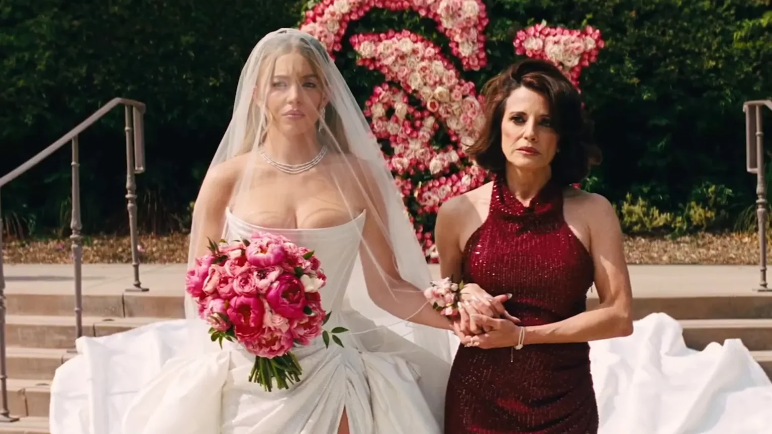 Trailer da 3ª temporada de Euphoria mostra Sydney Sweeney se casando e trabalhando como modelo OnlyFans