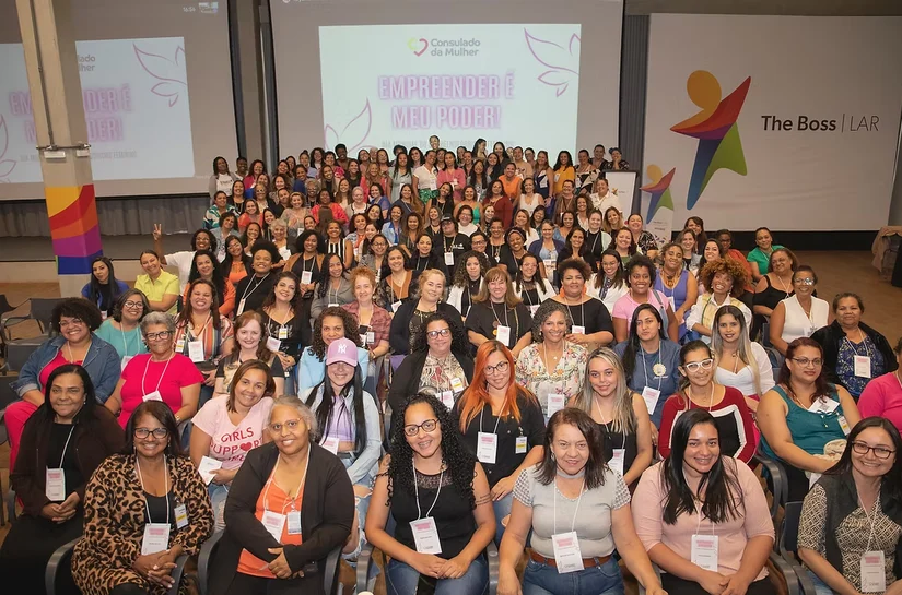 Curso gratuito pelo WhatsApp prepara mulheres para melhorar vendas e finanças