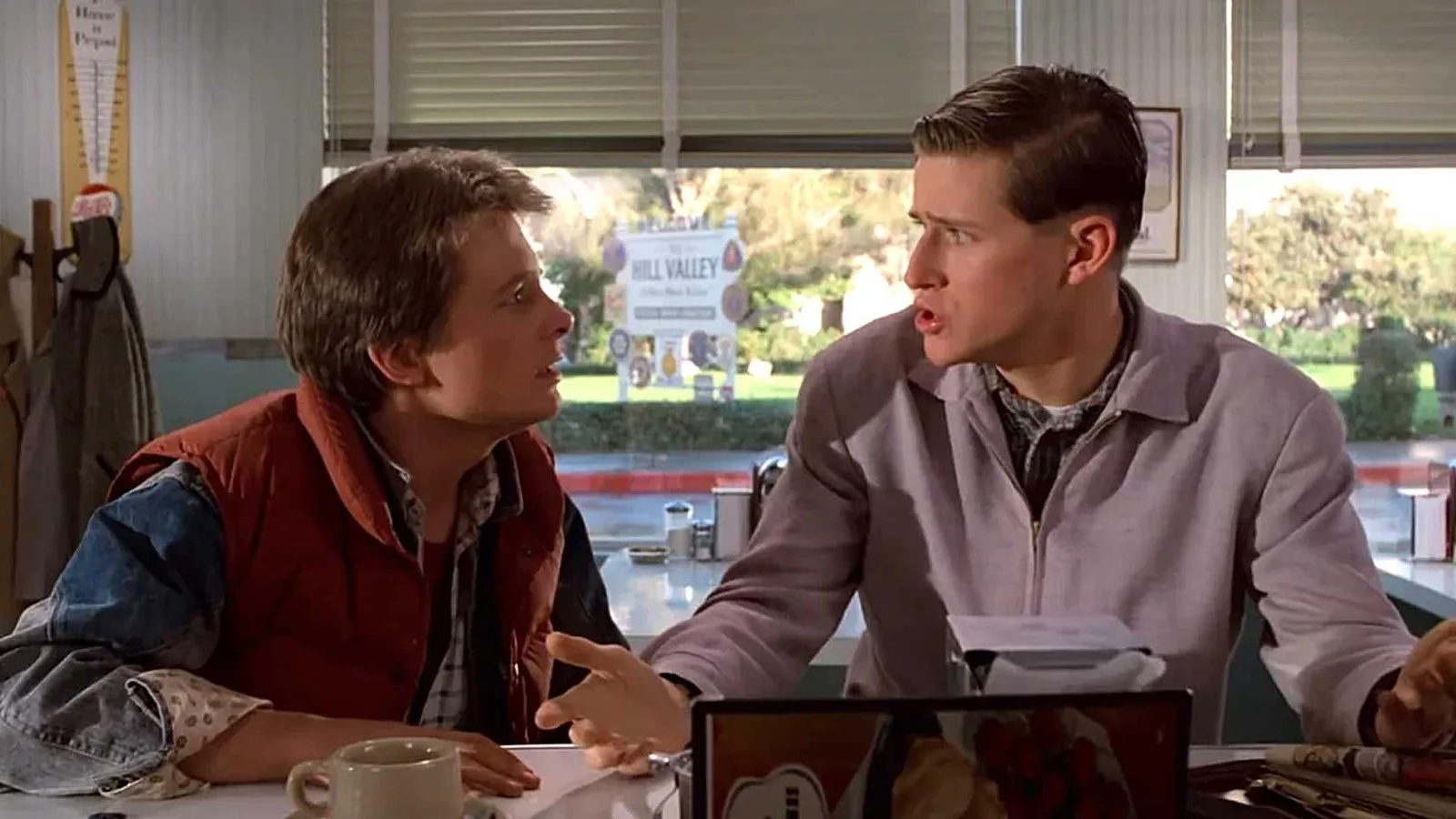 Roteirista de “De Volta para o Futuro” fala sobre legado da franquia, o musical e o impacto da história