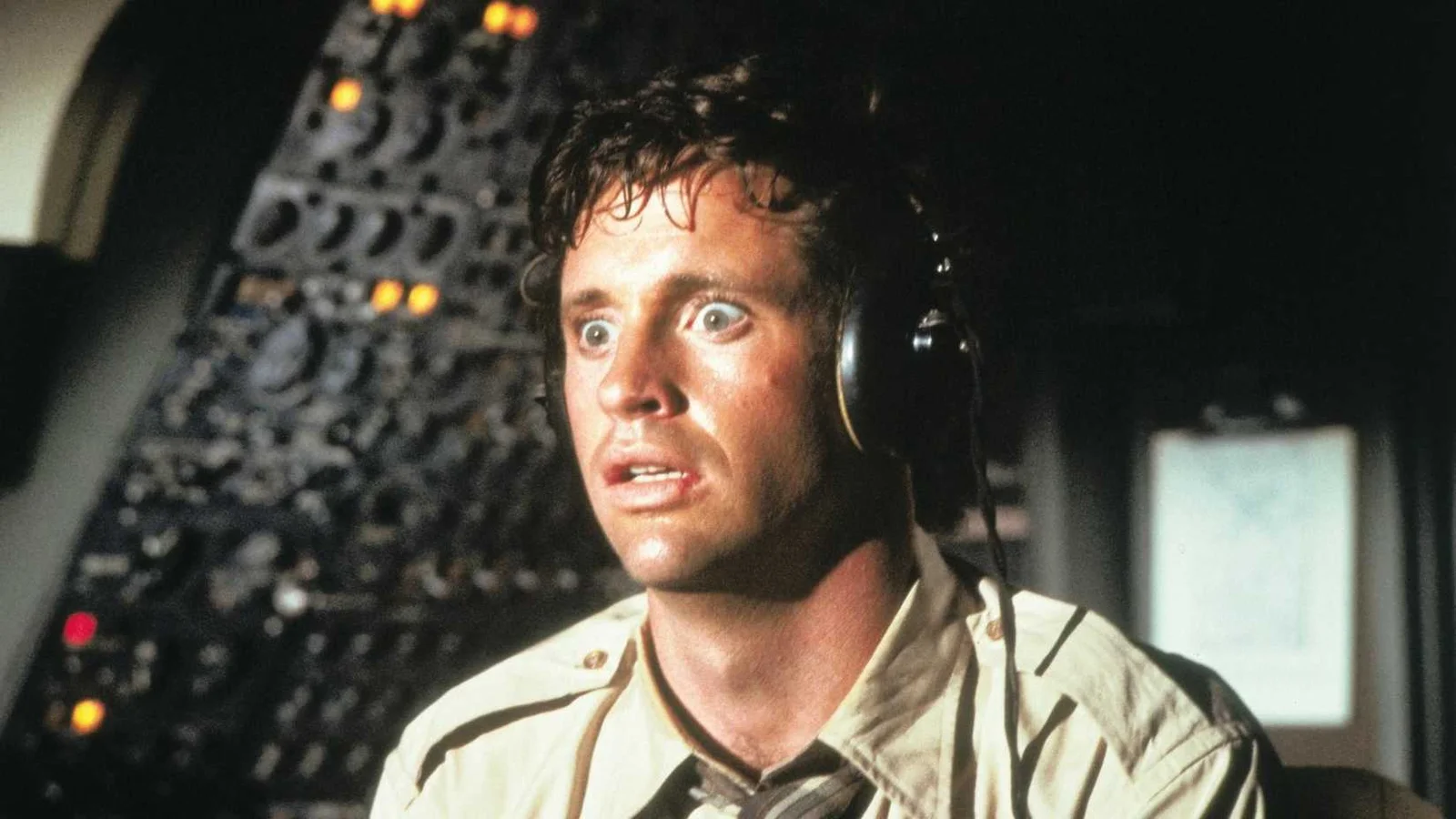 Clássico da comédia “Airplane!” completa mais de 40 anos e chega ao streaming em 2026