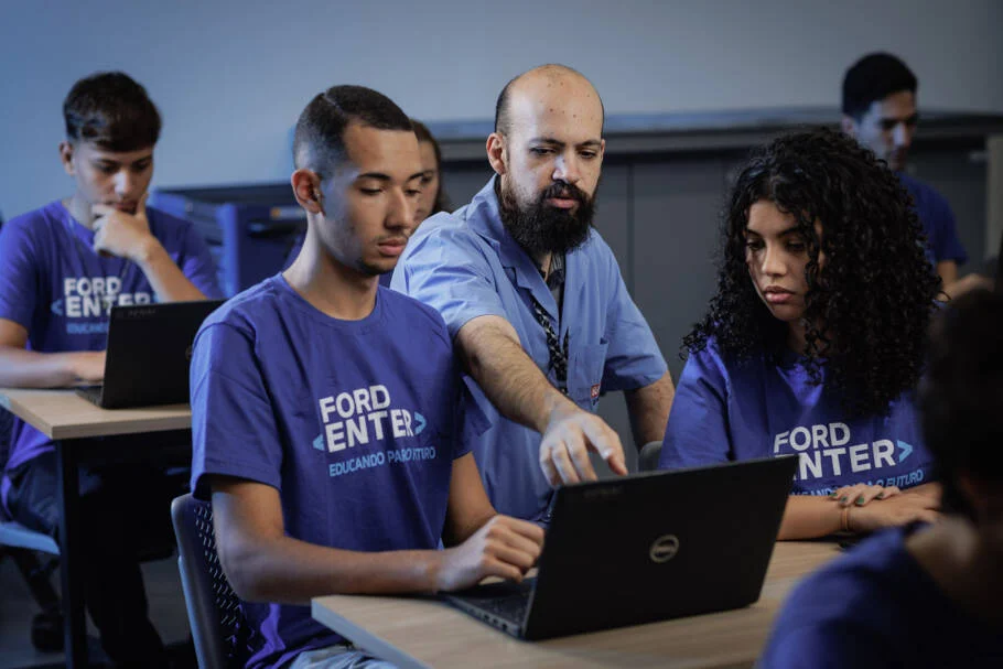 Ford abre inscrições para curso gratuito de tecnologia com 120 vagas para jovens