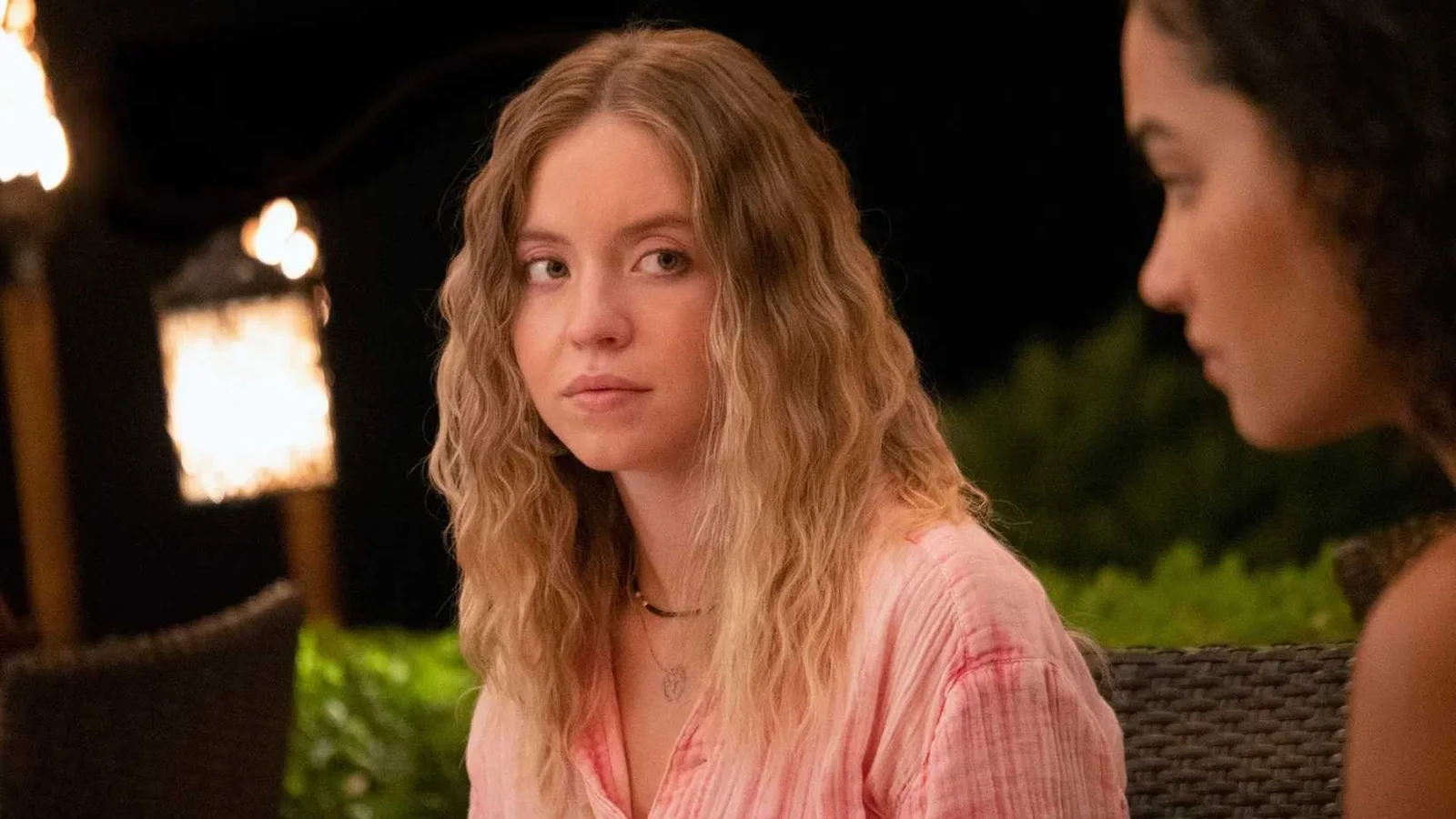 Sydney Sweeney conquista destaque em “The White Lotus” e supera papel em “Euphoria”