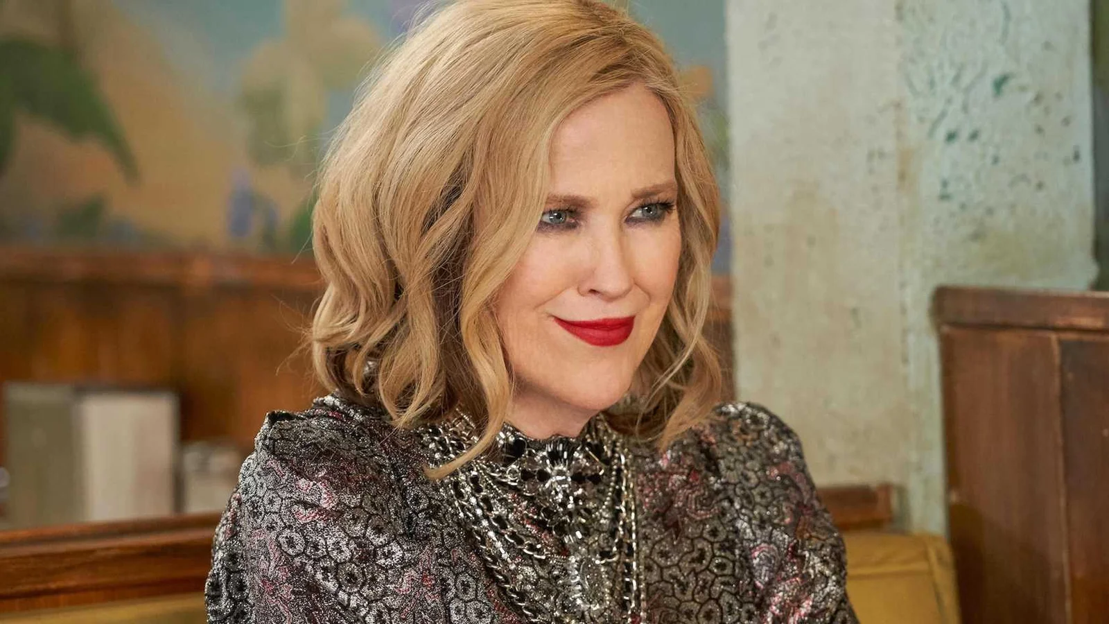 Criador de Schitt’s Creek revela que pensou em sequência antes da morte de Catherine O’Hara