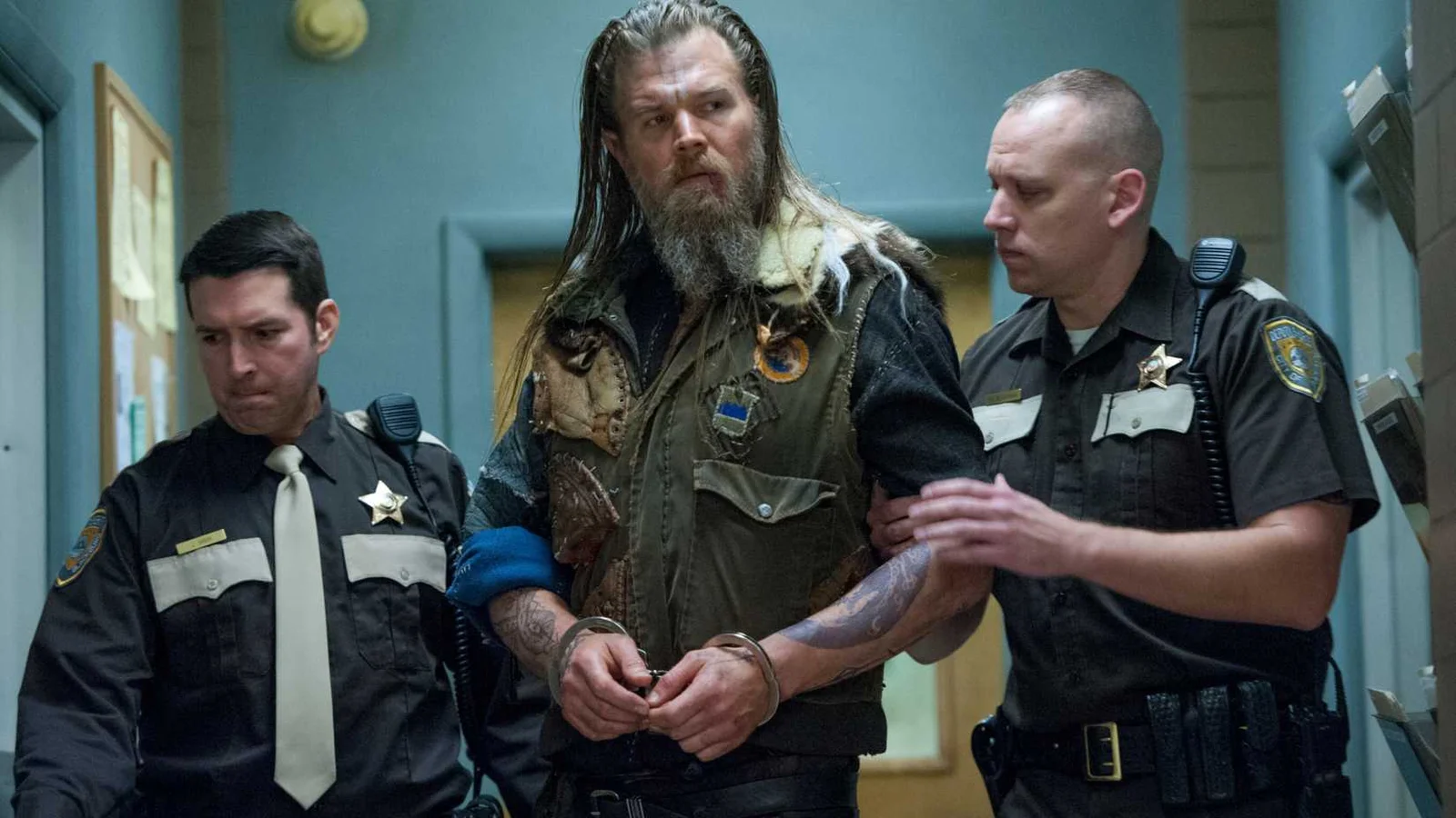 Série de crime estrelada por Ryan Hurst, agora na Tubi, é joia rara para fãs de thrillers e drama familiar