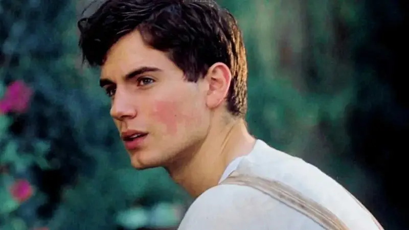 Henry Cavill em um papel marcante há 23 anos: o romance que encantou Roger Ebert