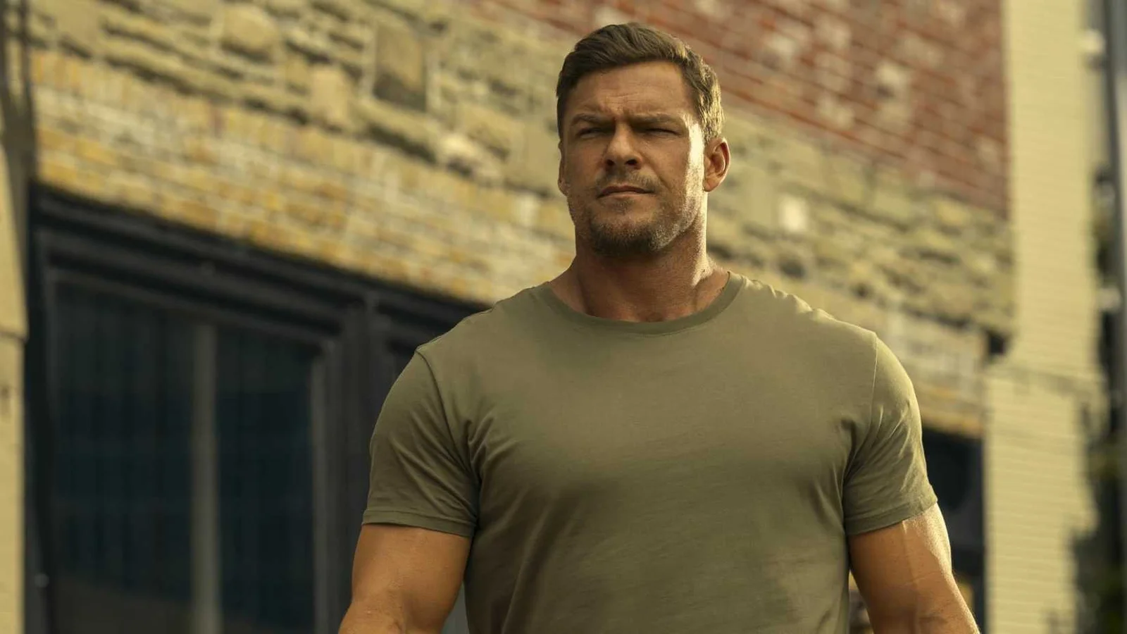 Alan Ritchson estreia em reality de sobrevivência da Netflix após sucesso como ator de ação
