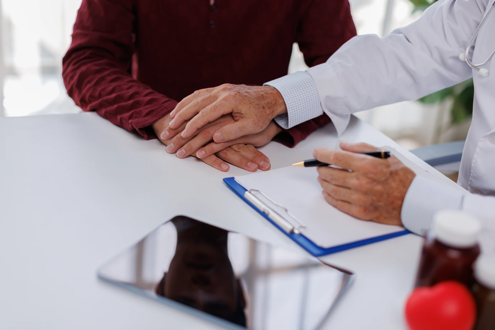 Concurso SES DF abre 900 vagas temporárias na Saúde com Instituto Avalia como banca