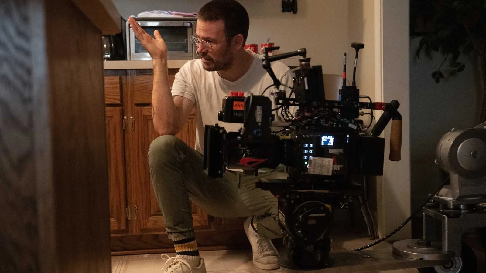 Diretor de “Weapons” abandona o terror e aposta em thriller sci-fi com apoio de Spielberg para 2028