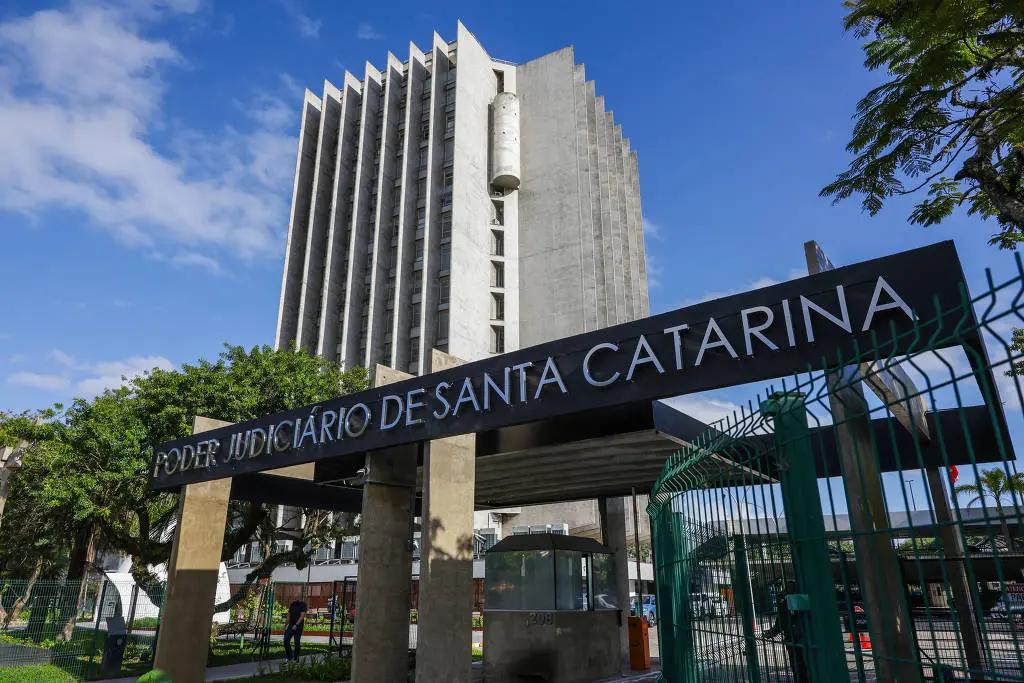 Concurso TJ SC 2026 abre inscrições com salários de até R$ 10,3 mil