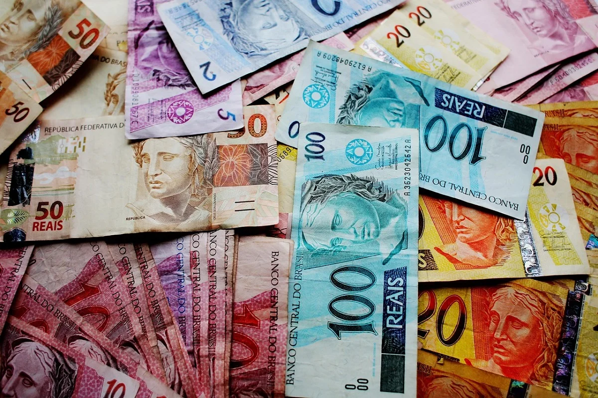 Quanto rende R$ 100 mil em 2026? Veja o valor mensal e principais investimentos