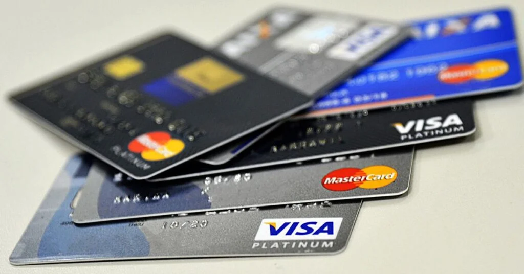 Endividamento recorde no Brasil: os fatores que levaram os brasileiros ao limite financeiro