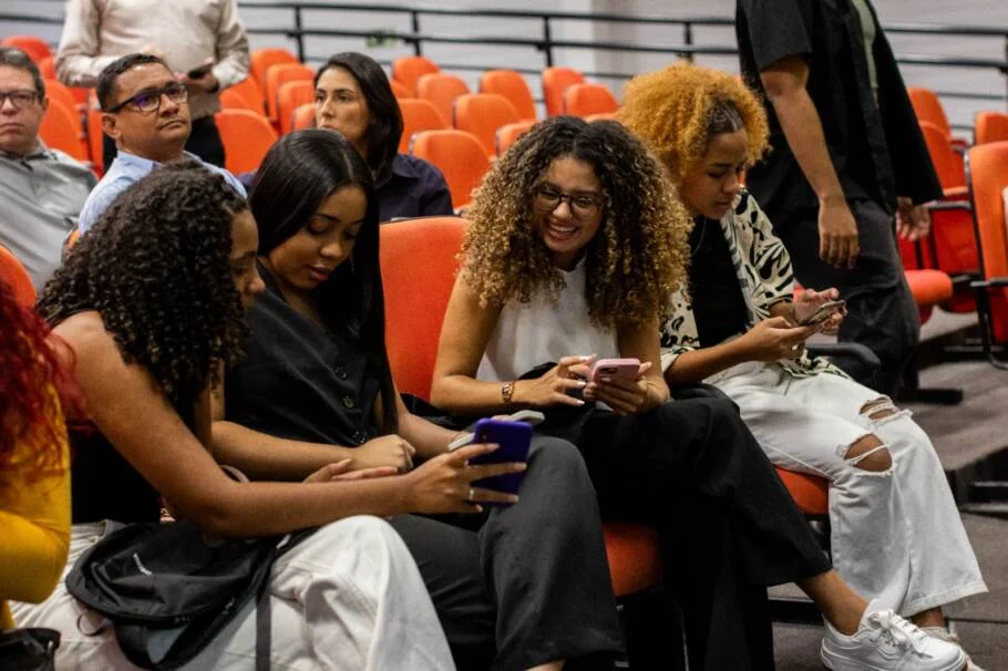 Ternium lança 4ª edição do Programa de Mentoria para jovens negros com foco em carreira