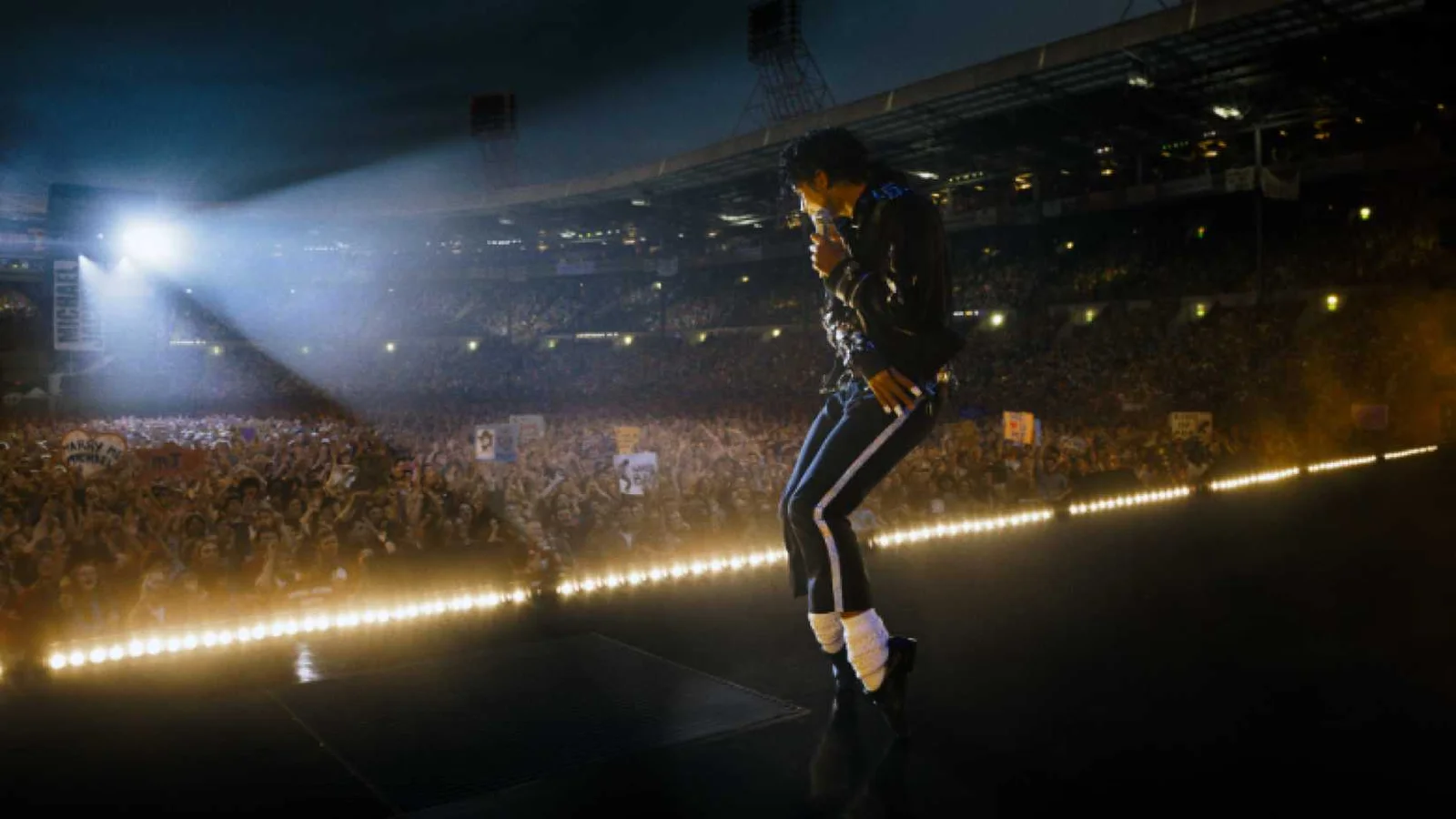 Sob olhares críticos, filme biográfico de Michael Jackson tem defesa do sobrinho Taj Jackson