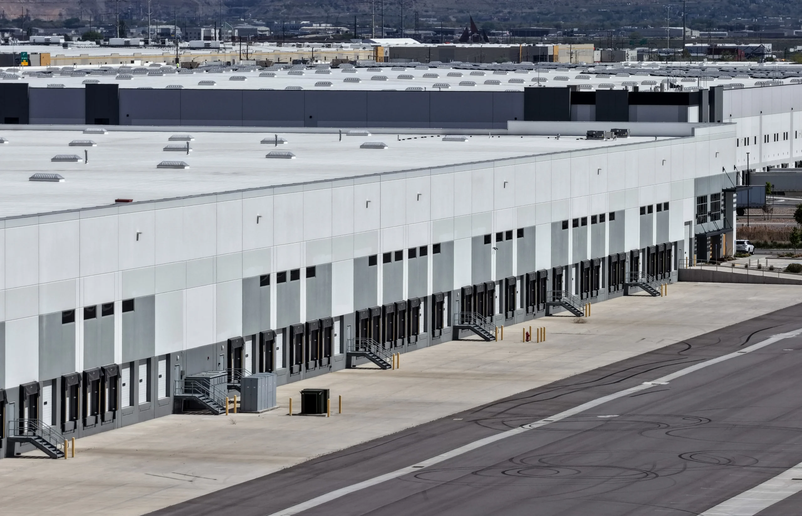 Democratas apresentam projeto para proibir ICE de transformar depósitos em centros de detenção