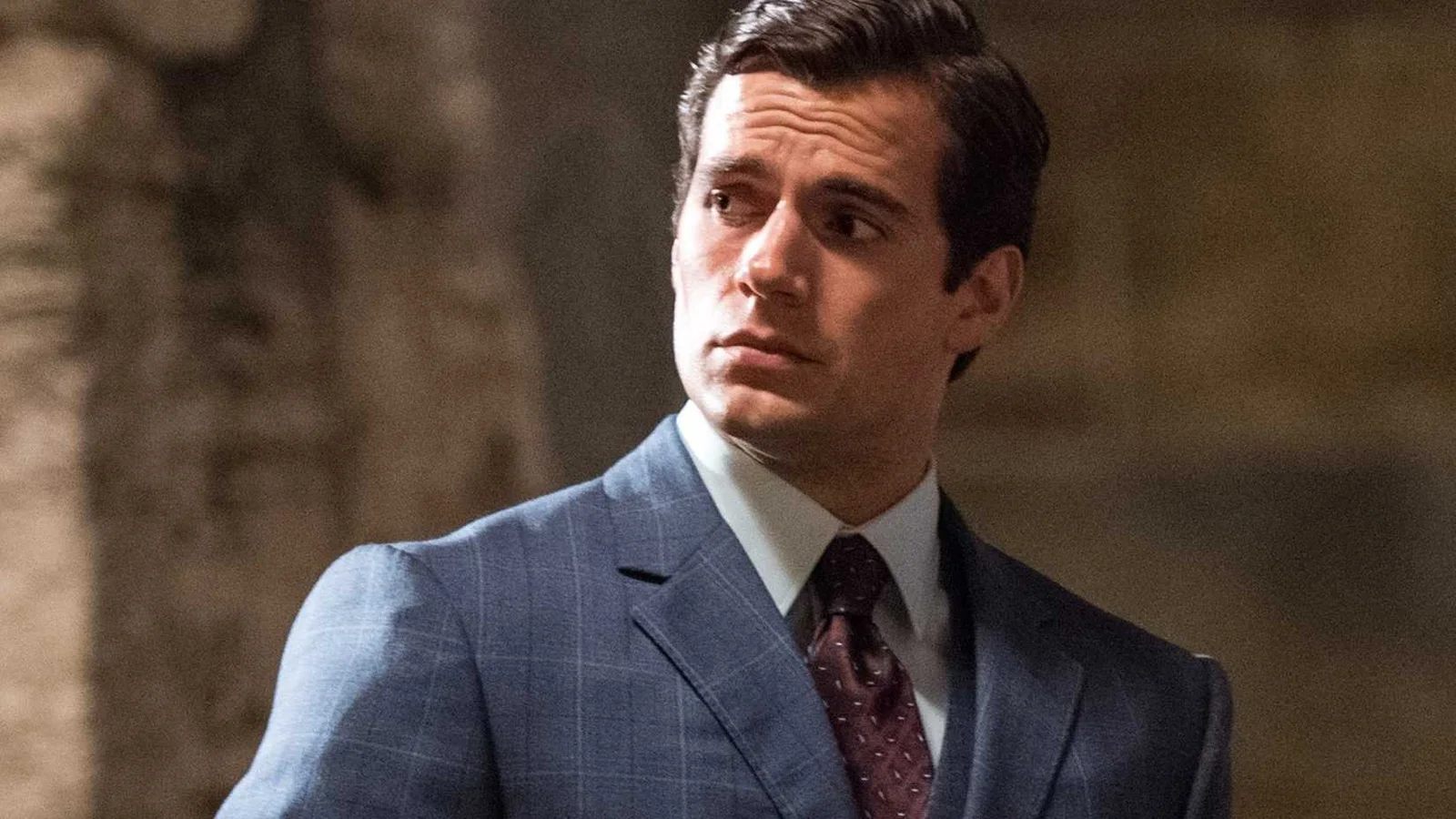 Henry Cavill estreia no reboot de Highlander para superar fracasso de filme de espionagem