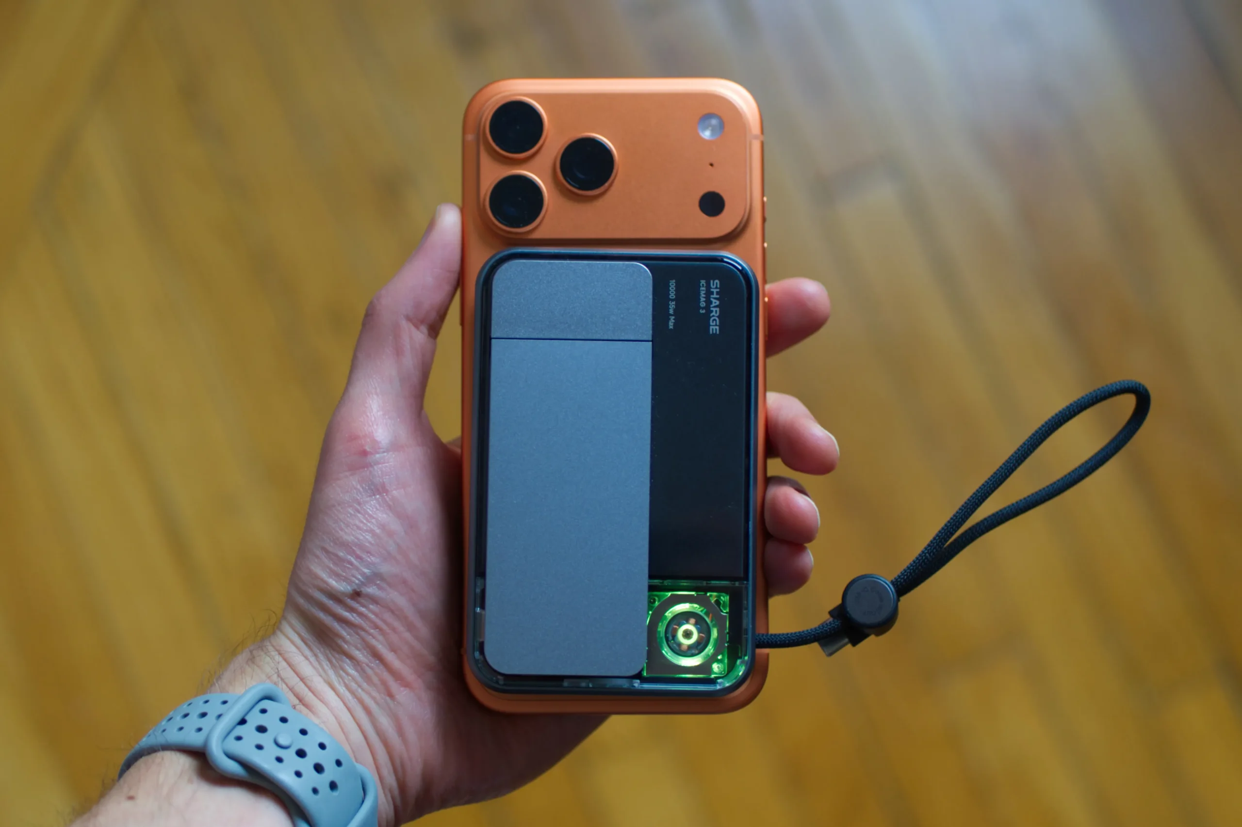 Power bank magnético Sharge Icemag 3 com carregamento Qi2.2 está com desconto e cabo USB-C grátis