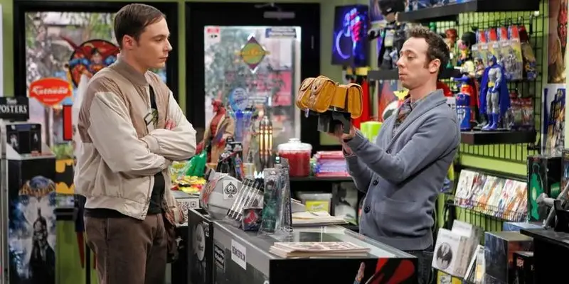 Spin-off de The Big Bang Theory ganha data de estreia e mostra Stuart em aventura multiversal na HBO Max