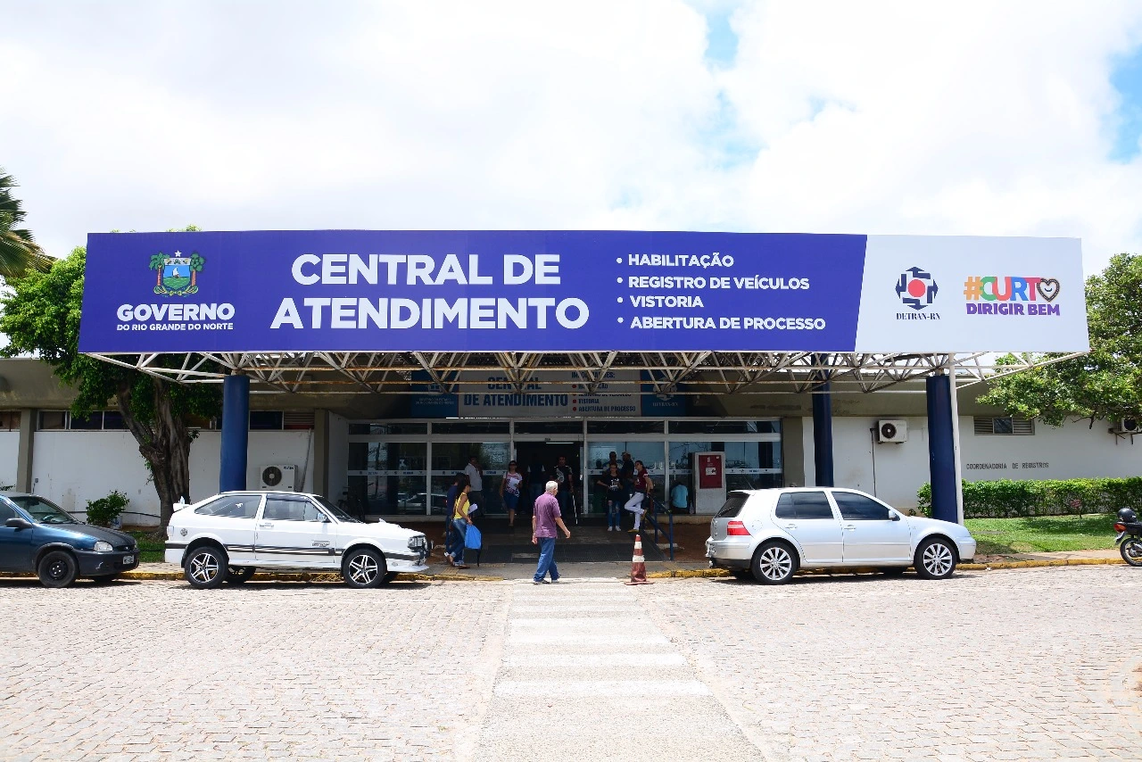 Últimas horas para se inscrever no concurso Detran RN com 80 vagas e salários de até R$ 4,6 mil