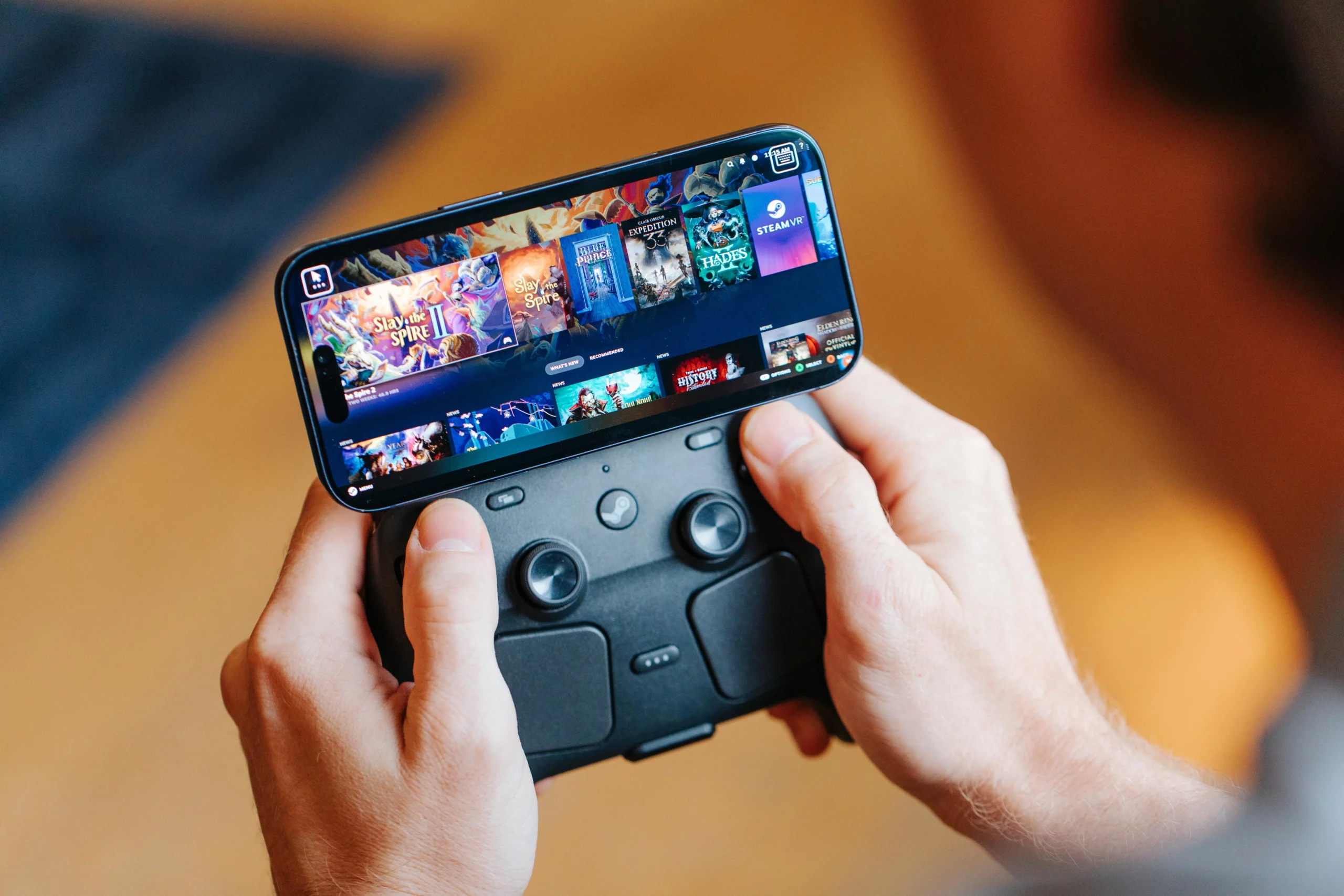Acessório permite prender Steam Controller em smartphones e outros dispositivos
