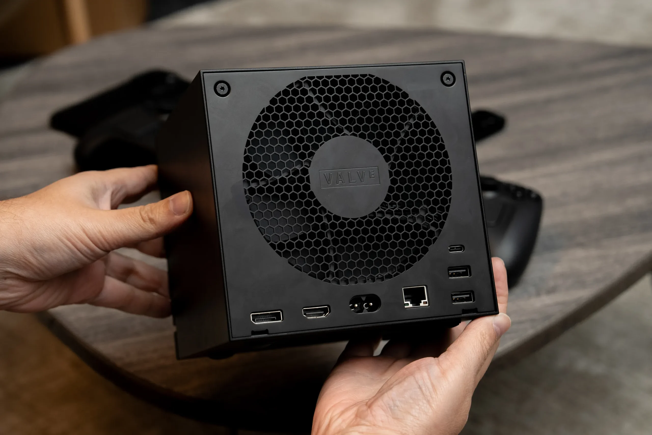 Valve importa 50 toneladas de consoles em dois dias, indicando possível lançamento do Steam Machine