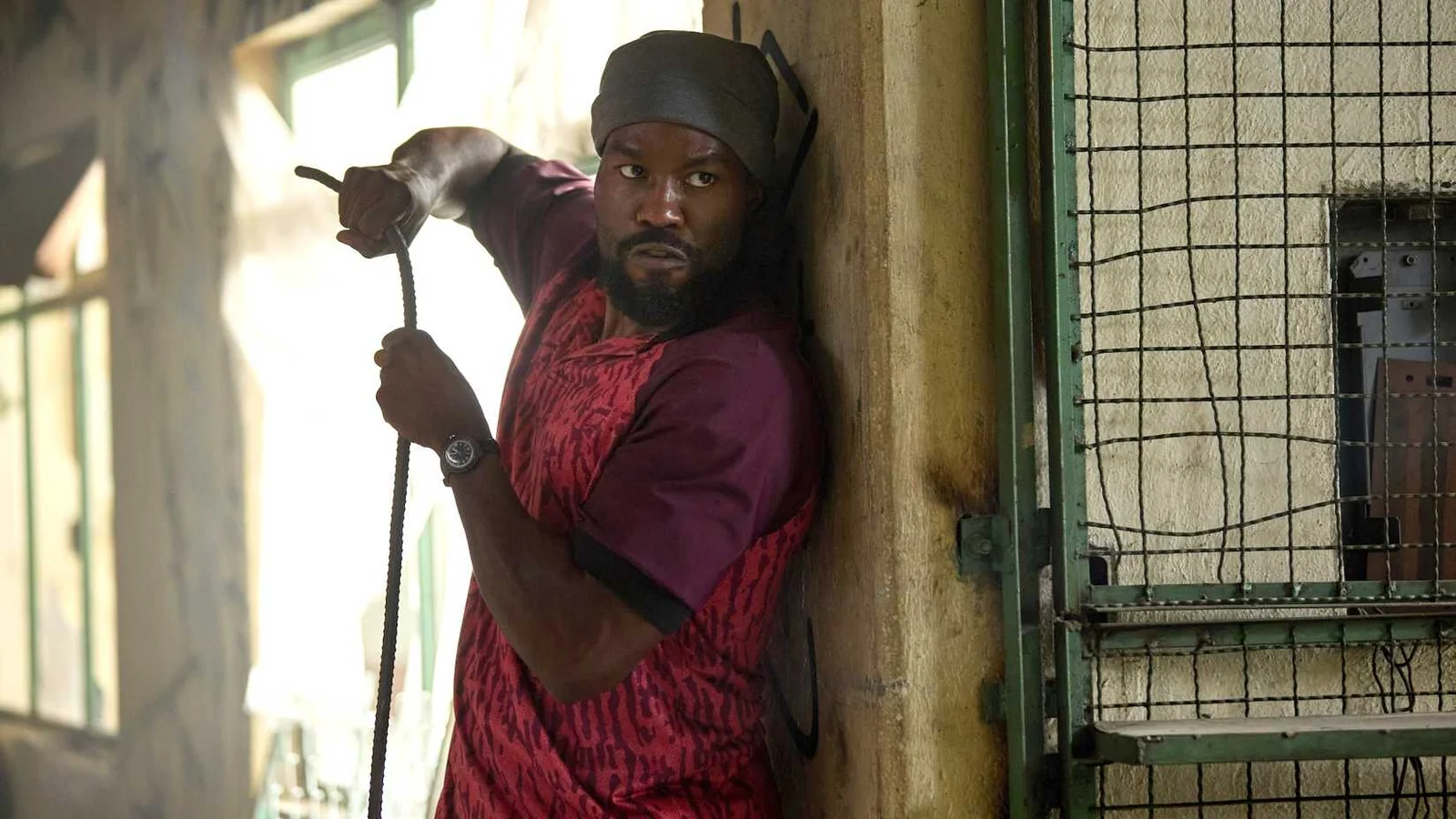 Nova série de ação da Netflix, Man on Fire, conquista título de mais vista na plataforma