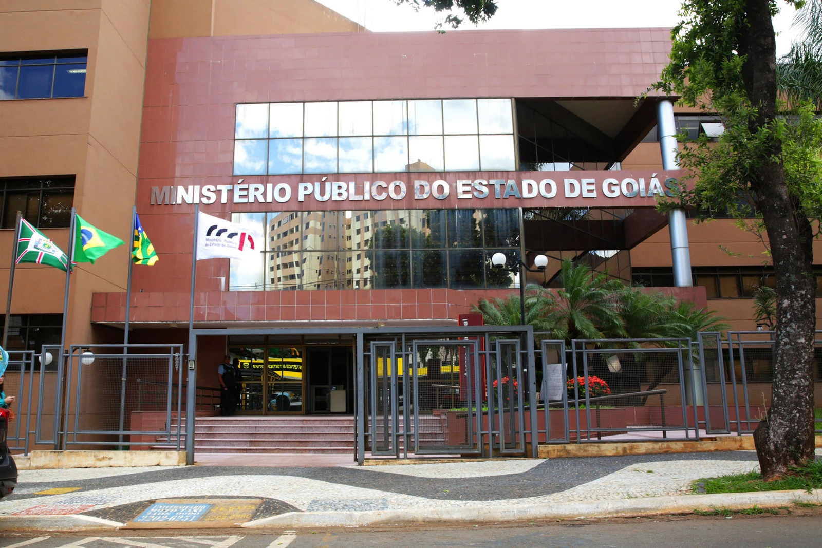Ministério Público de Goiás abrirá inscrições para concurso com salário inicial de R$ 11,8 mil em maio