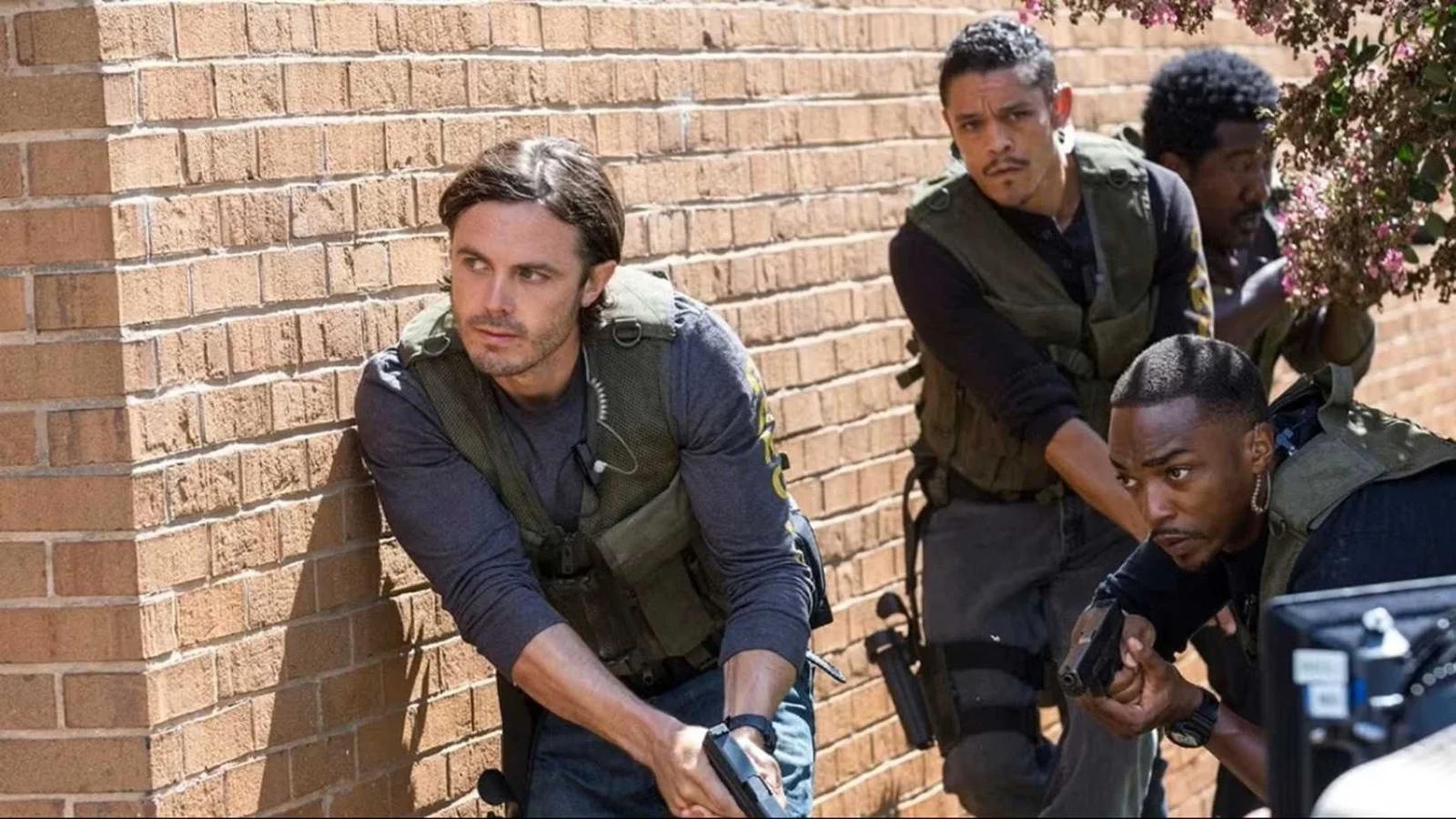 Filme “Triple 9”, com estrelas do MCU, deixa plataforma de streaming em breve