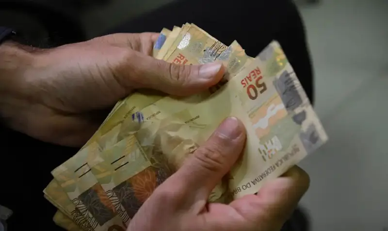 Poupança acumula saques e perde bilhões: saiba os motivos dessa mudança