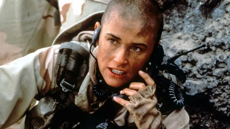 Filme Polêmico de Ridley Scott “G.I. Jane” Volta ao Streaming Gratuito em Junho