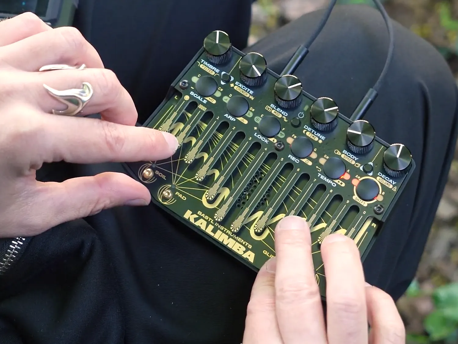 Bastl Kalimba: Sintetizador inovador que lembra um piano de polegar revoluciona a música