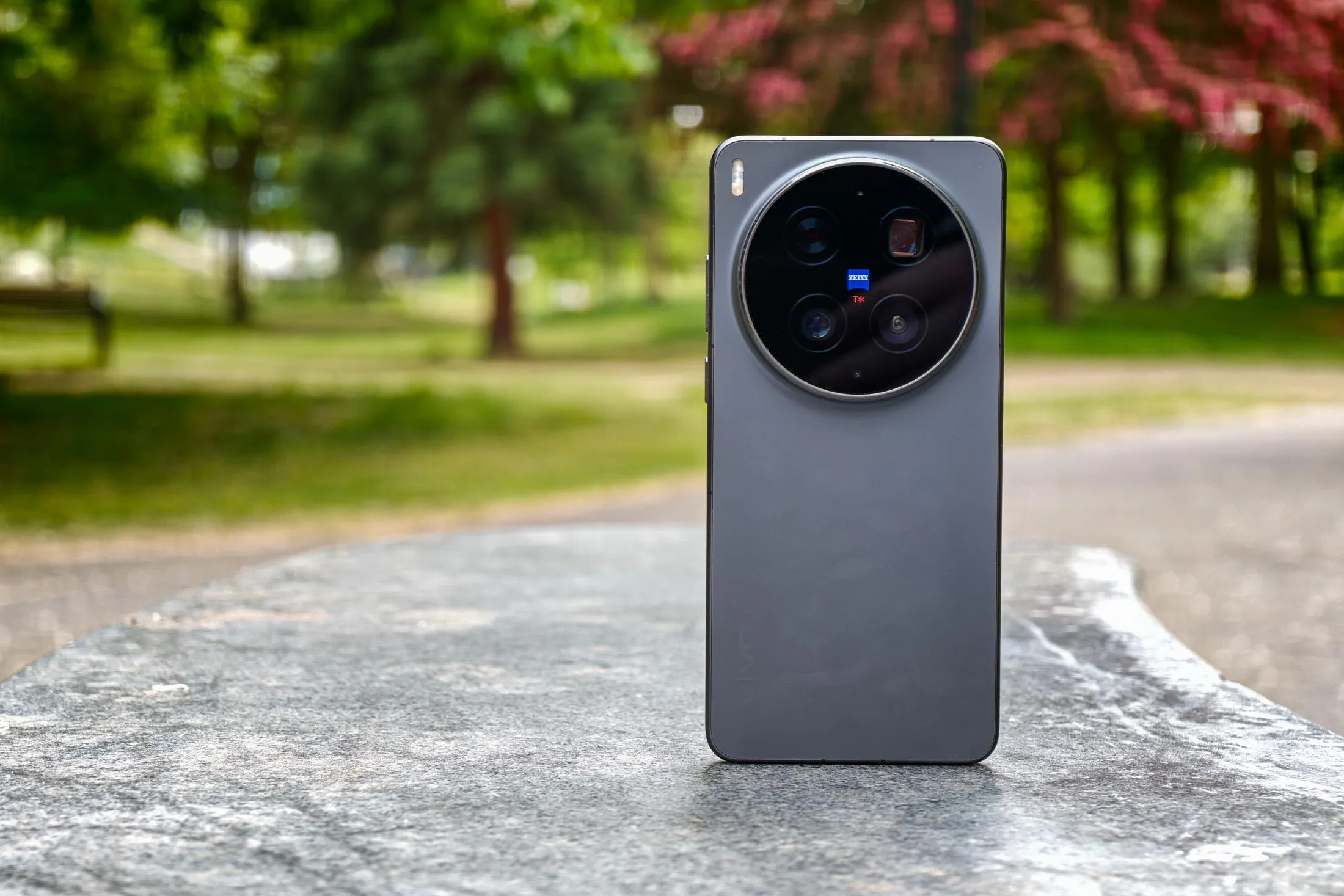 Vivo X300 Ultra é lançado com as melhores câmeras já vistas em um smartphone