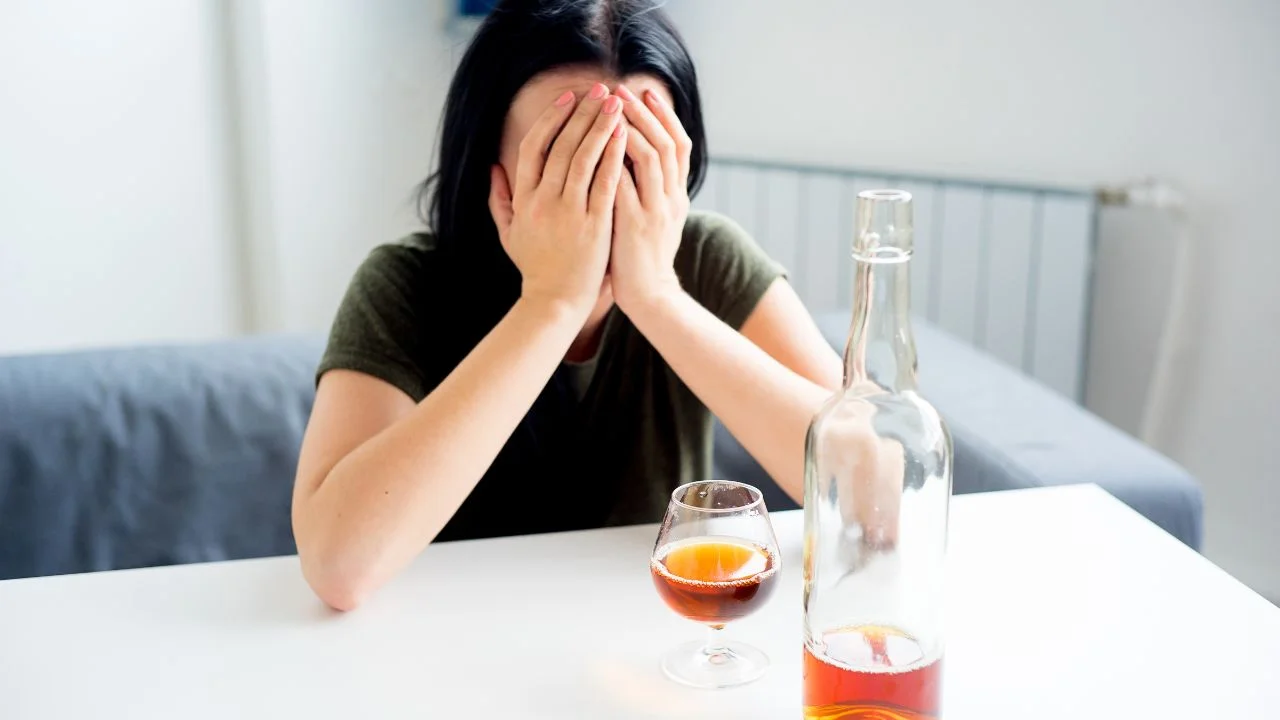 Estratégias eficazes para a recuperação e reintegração social de dependentes alcoólicos