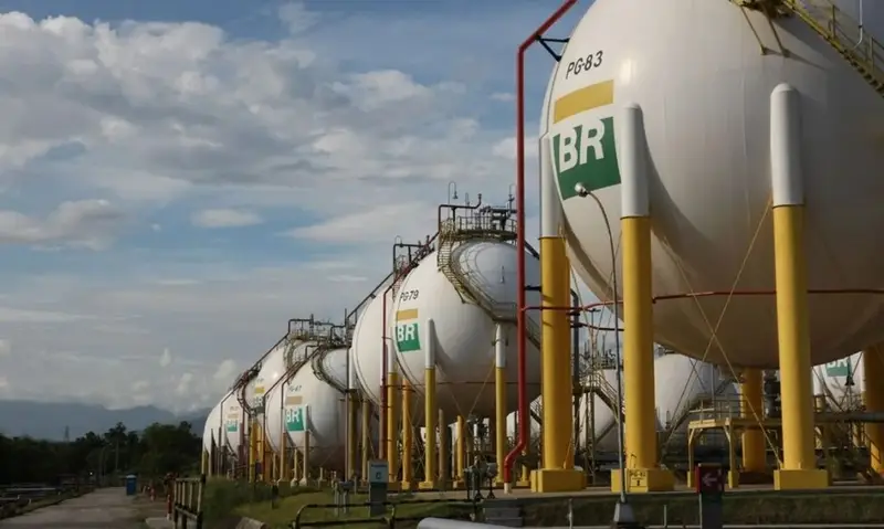 Preço do diesel cai pela quarta semana seguida, mas ainda está acima do pré-guerra