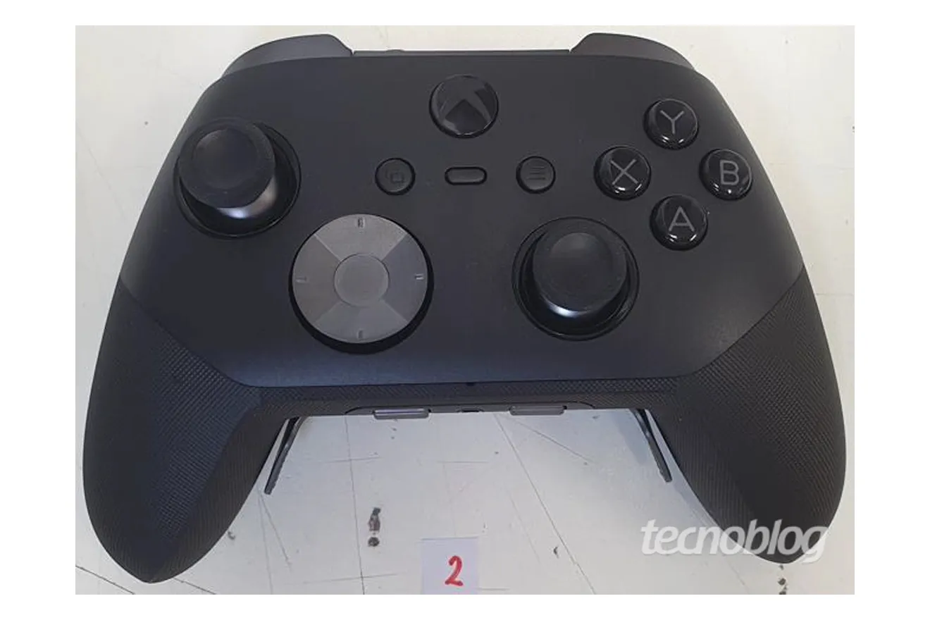 Imagens vazadas mostram novo controle Xbox Elite 3 com botões inéditos e bateria removível