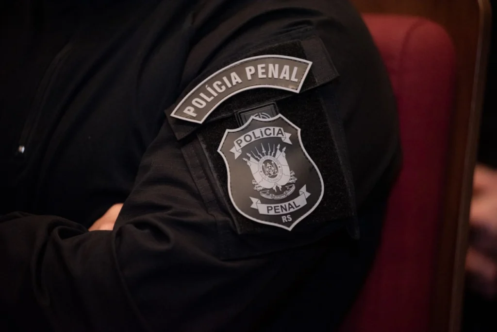 Concurso Polícia Penal RS abre inscrições com 213 vagas e salários de até R$ 9.745,26