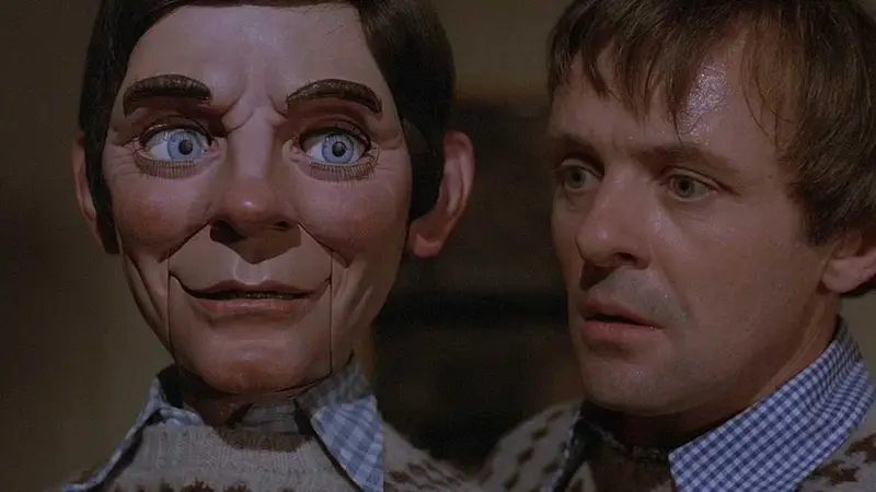 Sam Raimi vai dirigir remake do suspense de horror estrelado por Anthony Hopkins