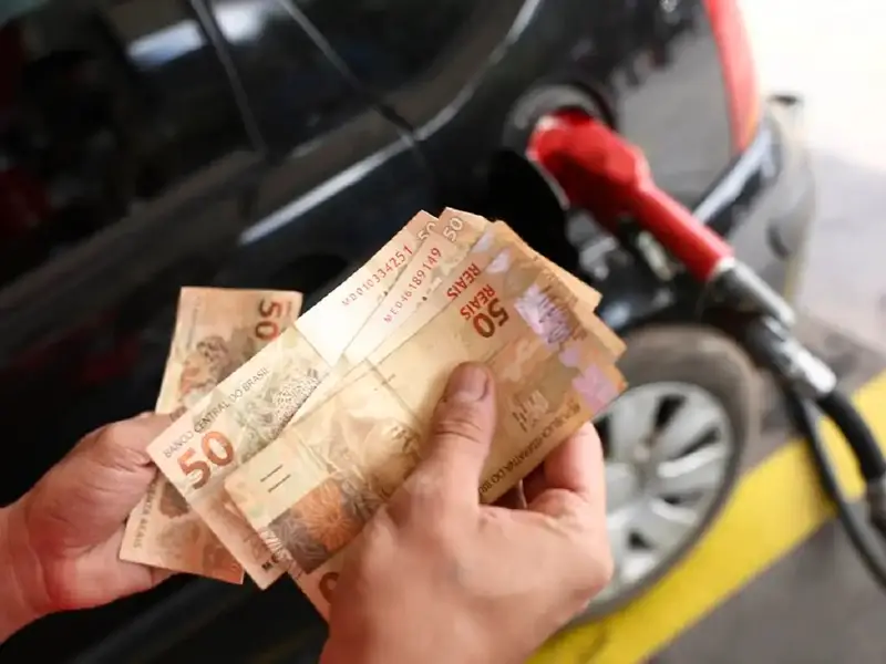 Governo anuncia subvenção de R$ 0,44 para gasolina e detalha impacto no orçamento