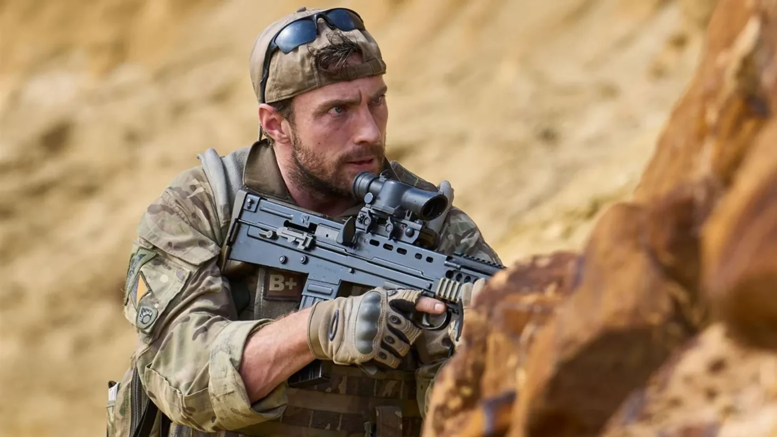 Filme de ação “Fuze” com Aaron Taylor-Johnson já está disponível para streaming