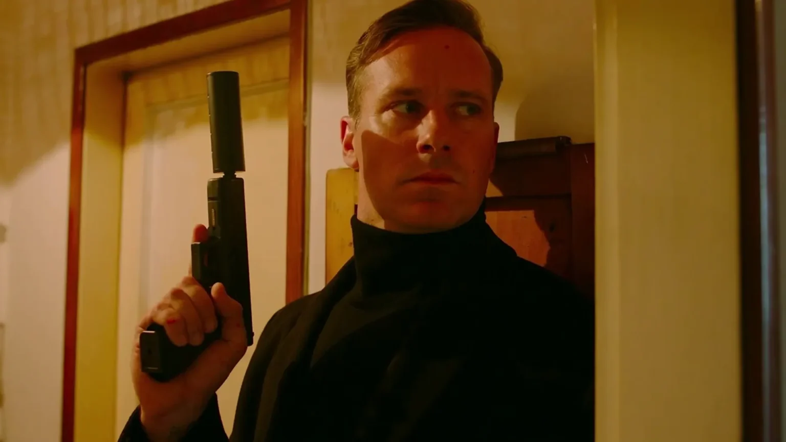 Armie Hammer retoma a carreira com o thriller Citizen Vigilante, lançado em junho