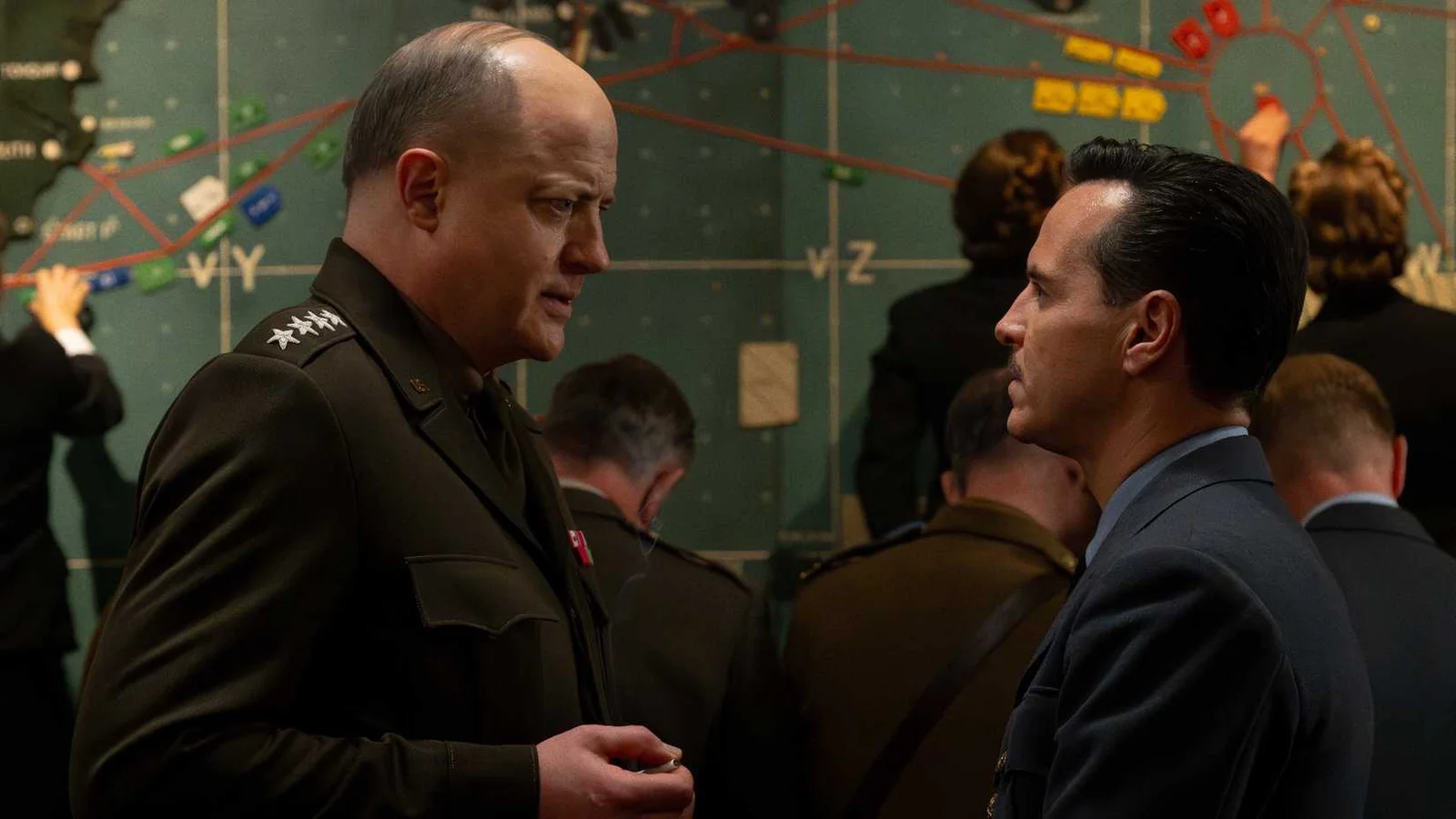 Brendan Fraser estrela drama histórico que explora decisão crucial da Segunda Guerra Mundial