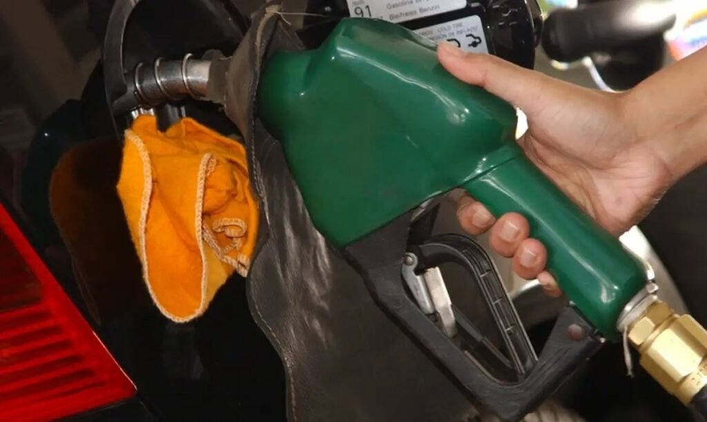 Petrobras anuncia aumento de R$ 0,48 no litro da gasolina a partir de sexta-feira